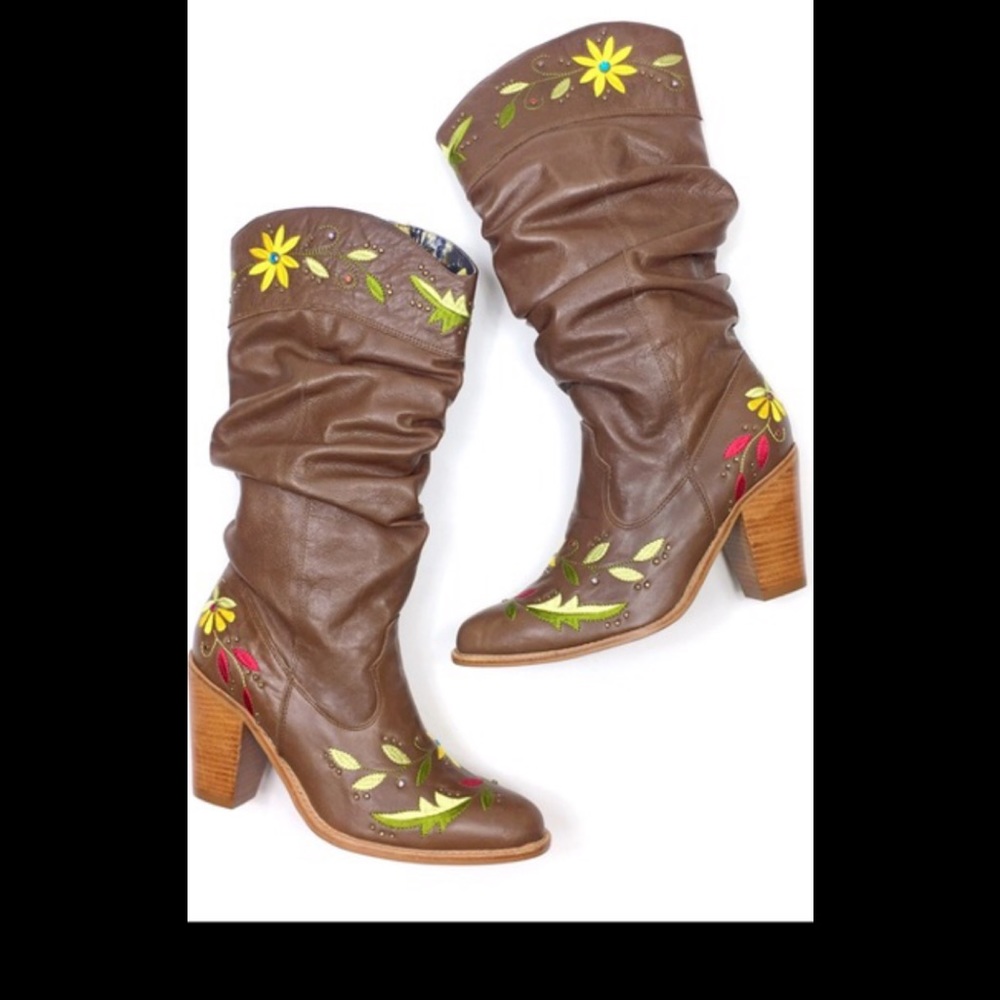 Attitude without Limits Embroidered Boots